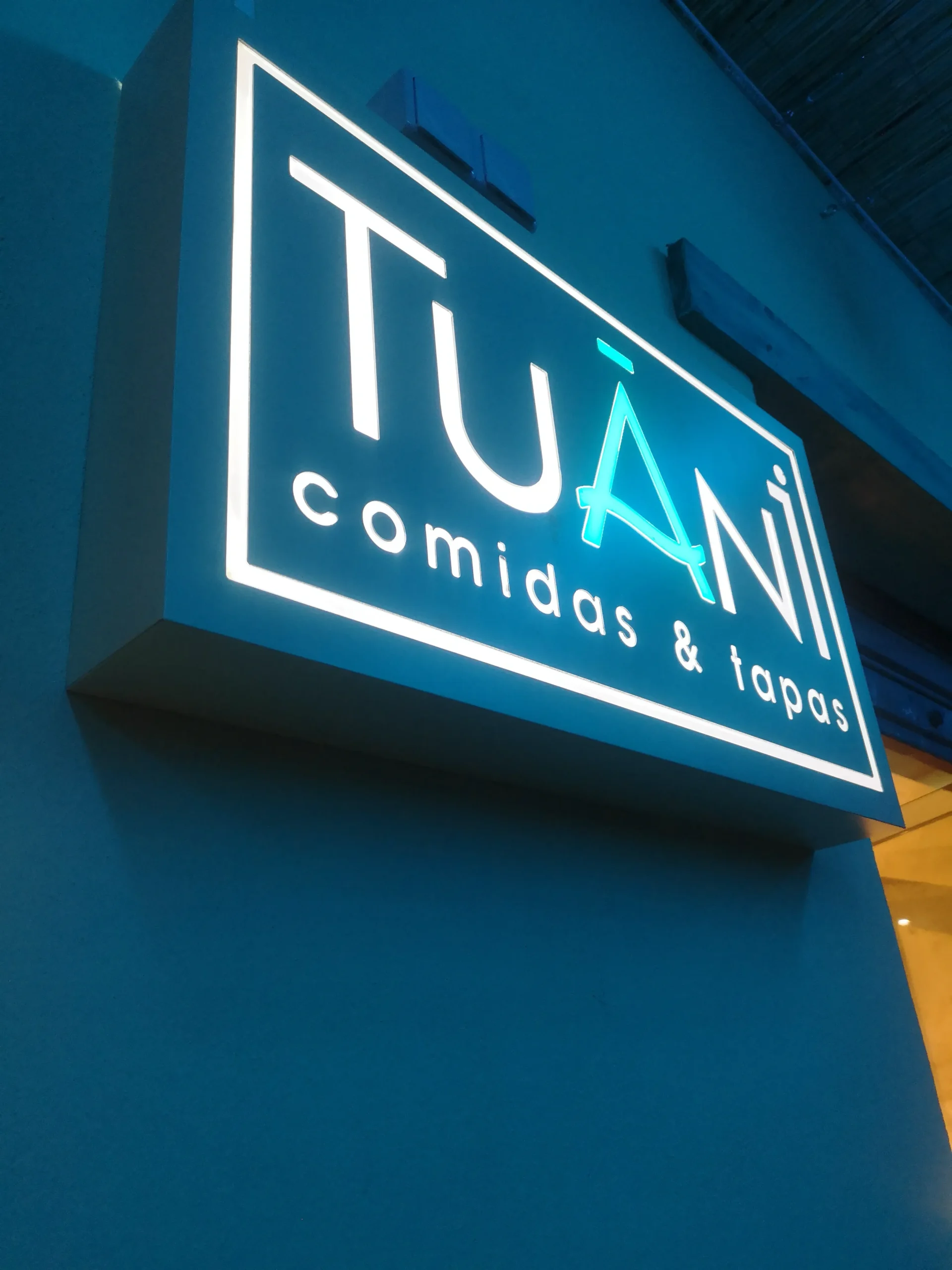 Indagrafic: signage company in Malaga. We create high-impact visual solutions: signs, vinyls for vehicles and facades, and digital printing. 25