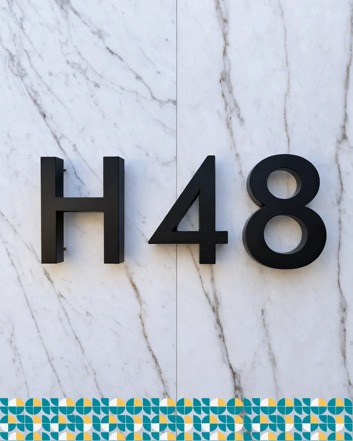 Numeración arquitectónica aluminio negro mate LED vivienda H48 - Indagrafic Málaga