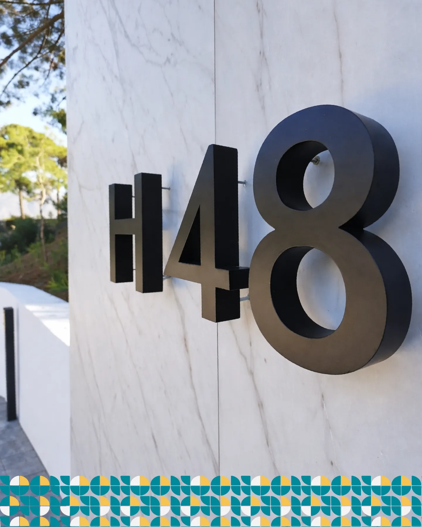 Letras aluminio negro mate iluminación LED vivienda H48 Málaga - Indagrafic