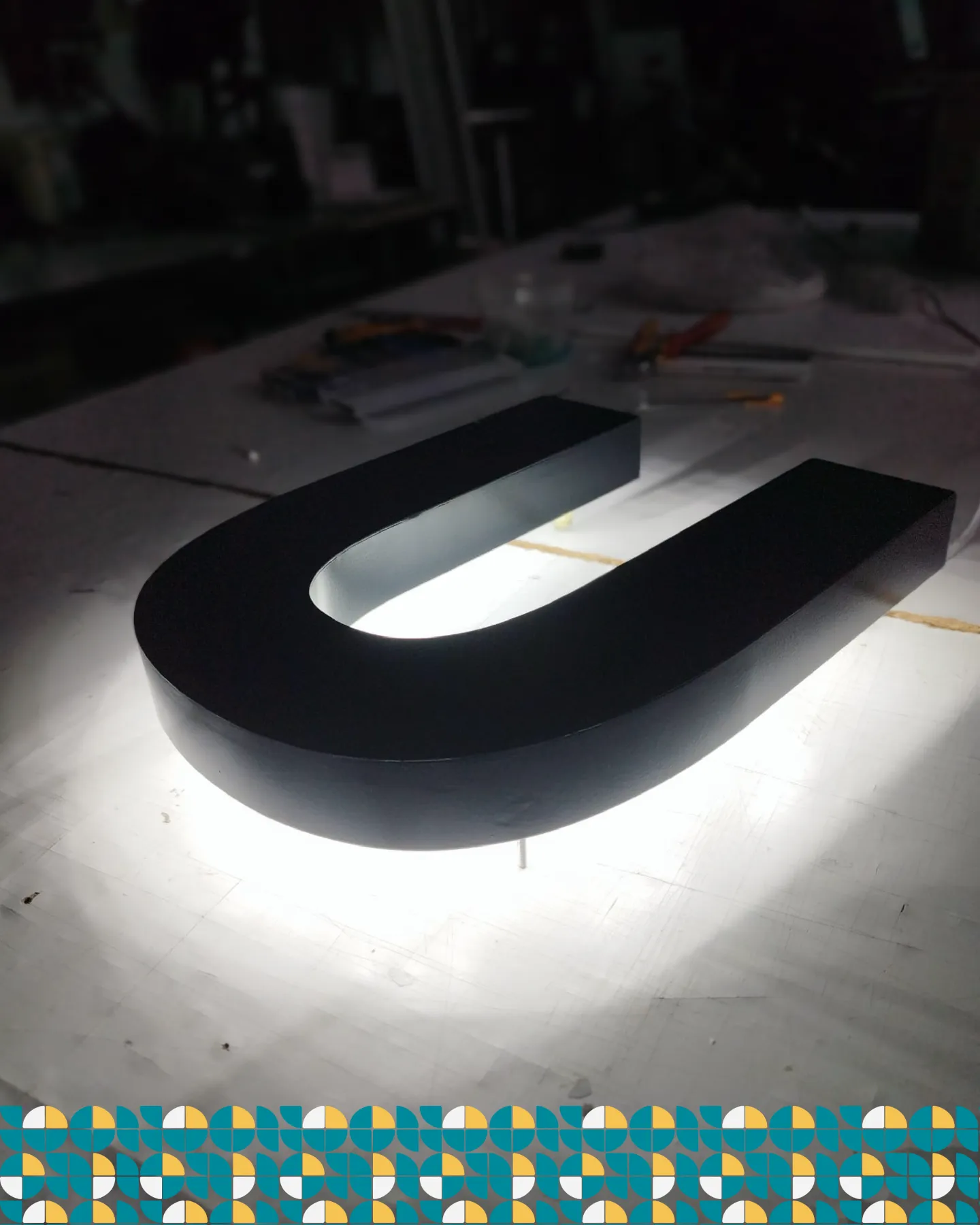 Proceso fabricación rotulación materiales iluminación - taller Indagrafic Málaga