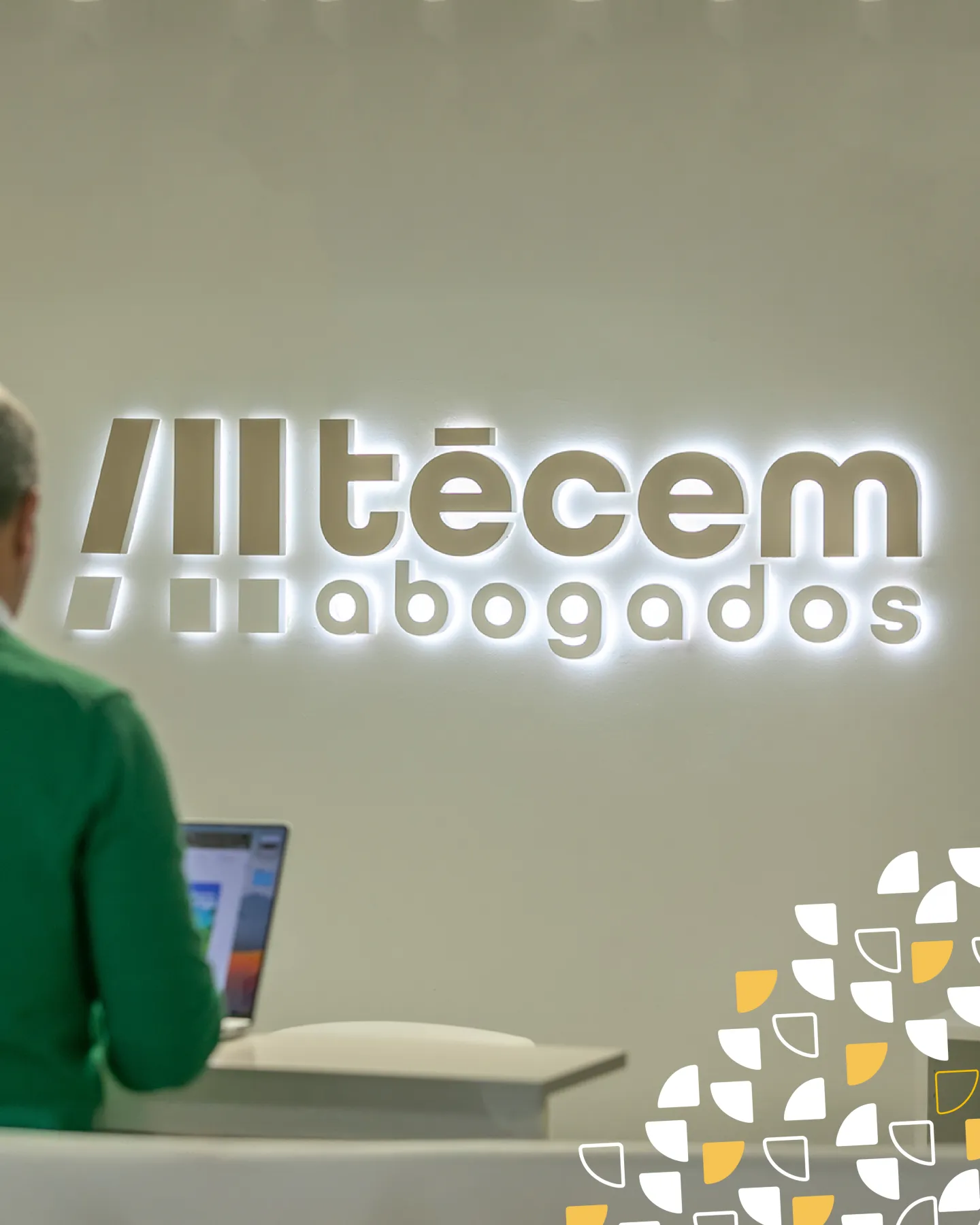 Rótulos corporativos integrados en arquitectura - Indagrafic Málaga