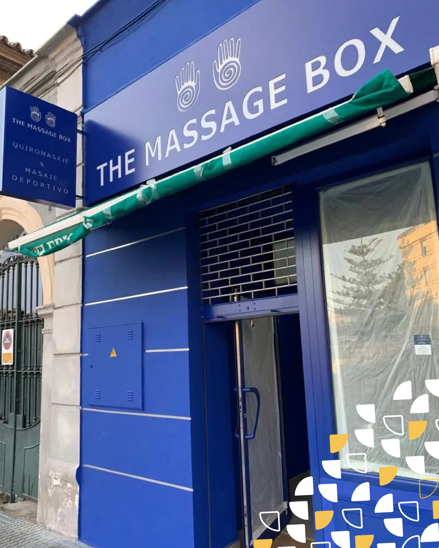 Rótulo fachada The Massage BOX bienestar Málaga - Indagrafic