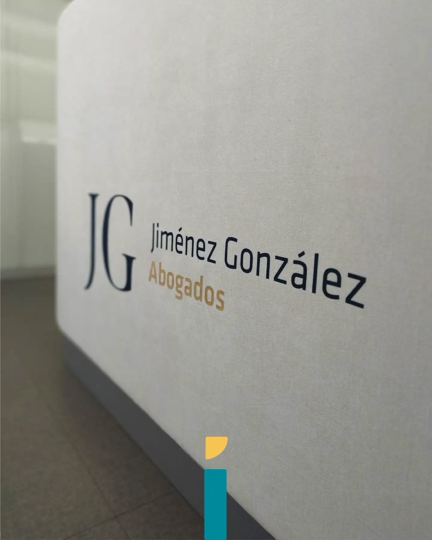Señalética interior oficina JG Abogados Málaga - Indagrafic