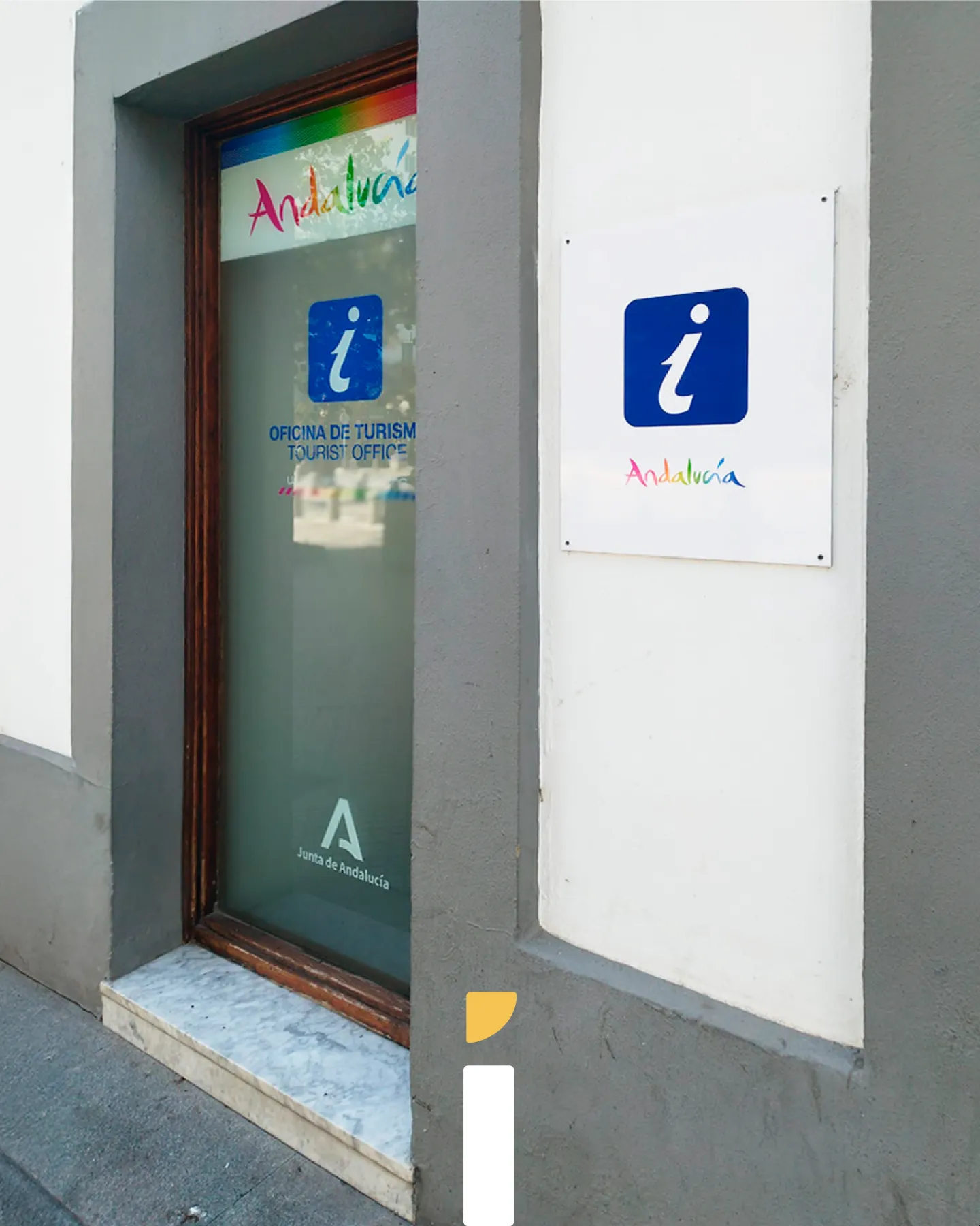 Vinilos gran formato Oficina Turismo Junta Andalucía Cádiz - Indagrafic