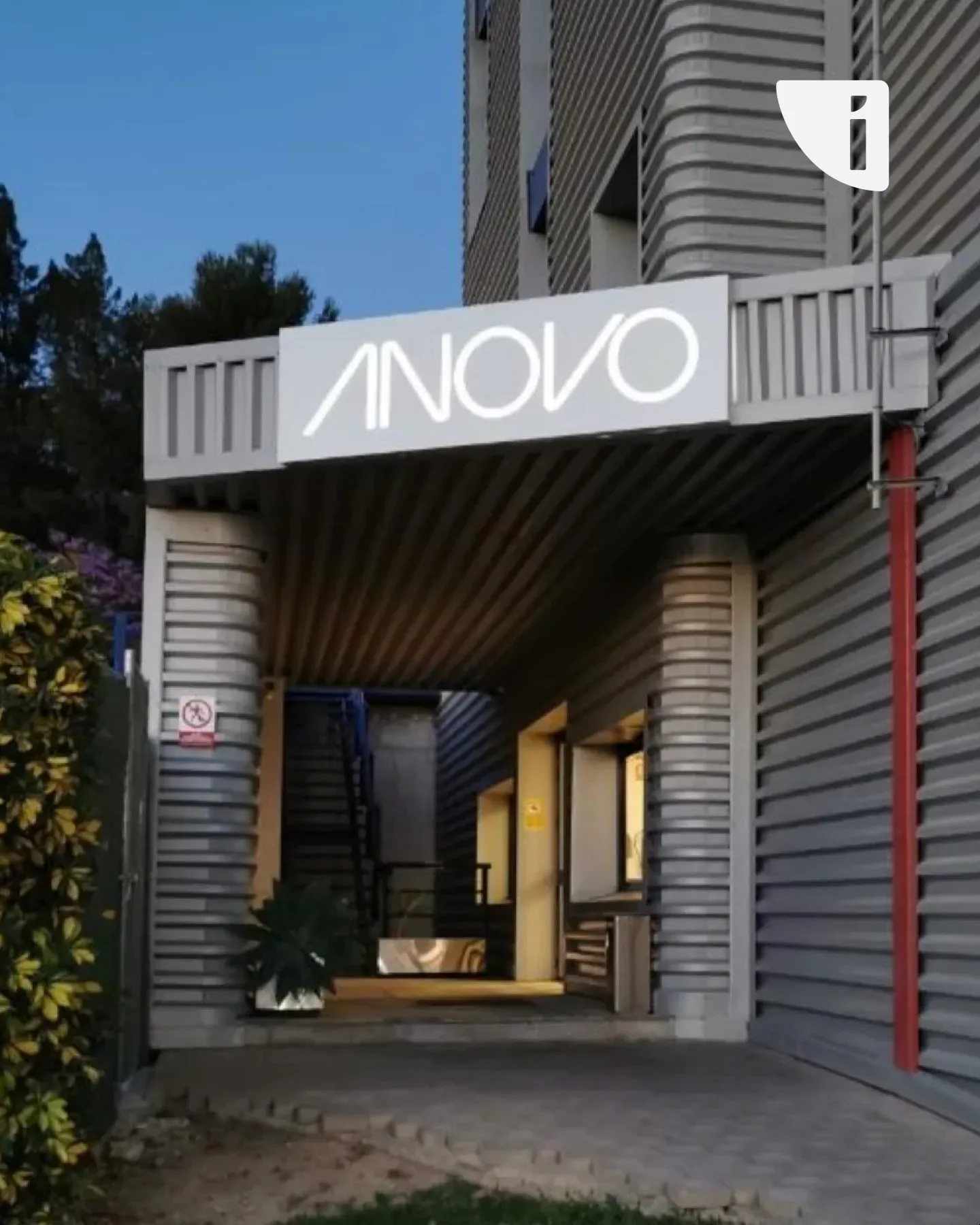 Letras corpóreas fachada ANOVO rotulación - Indagrafic Málaga