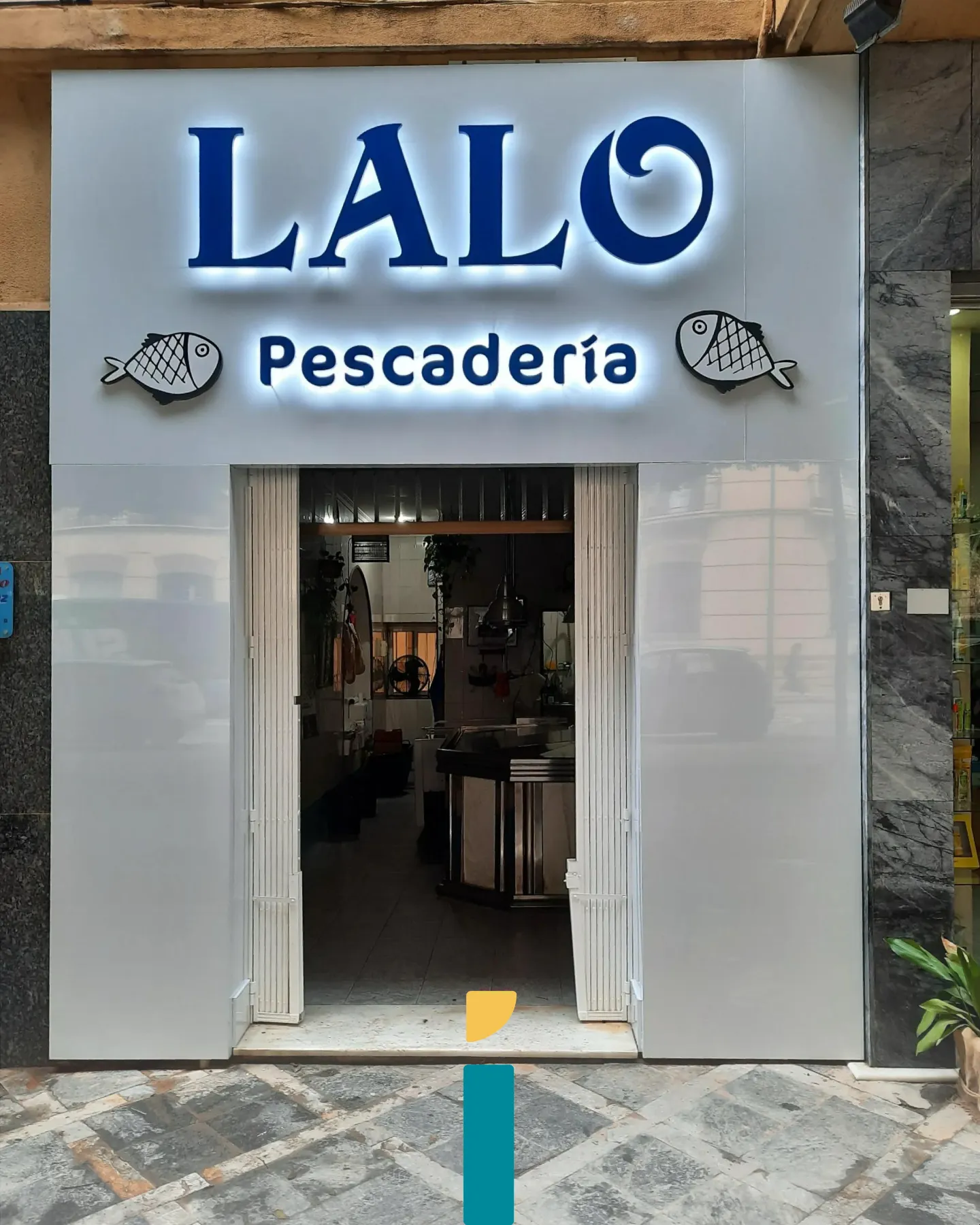 Letras corpóreas retroiluminadas Pescadería Lalo Málaga - Indagrafic