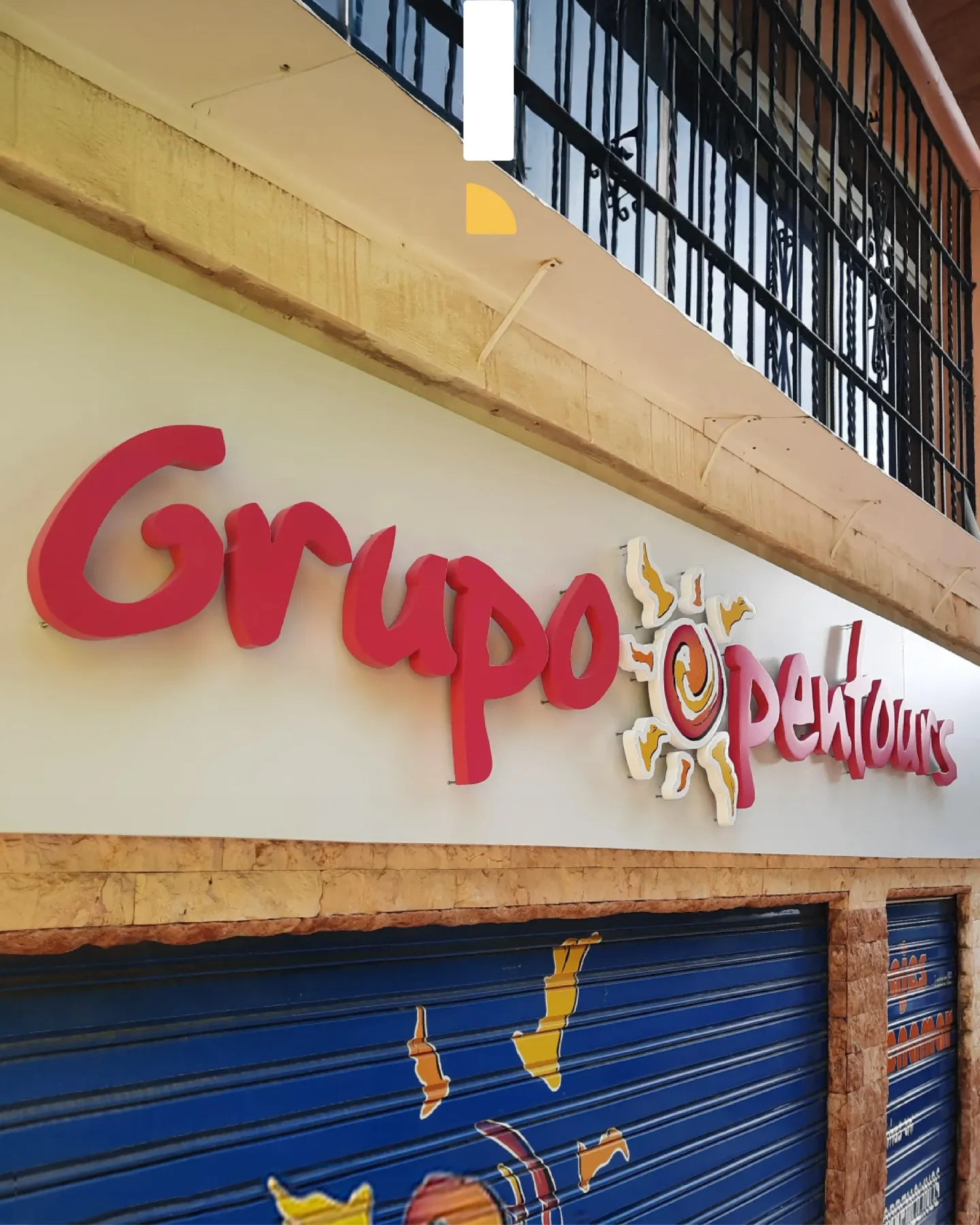 Rótulo LED fachada Viajes Benamar agencia de viajes - Indagrafic Málaga