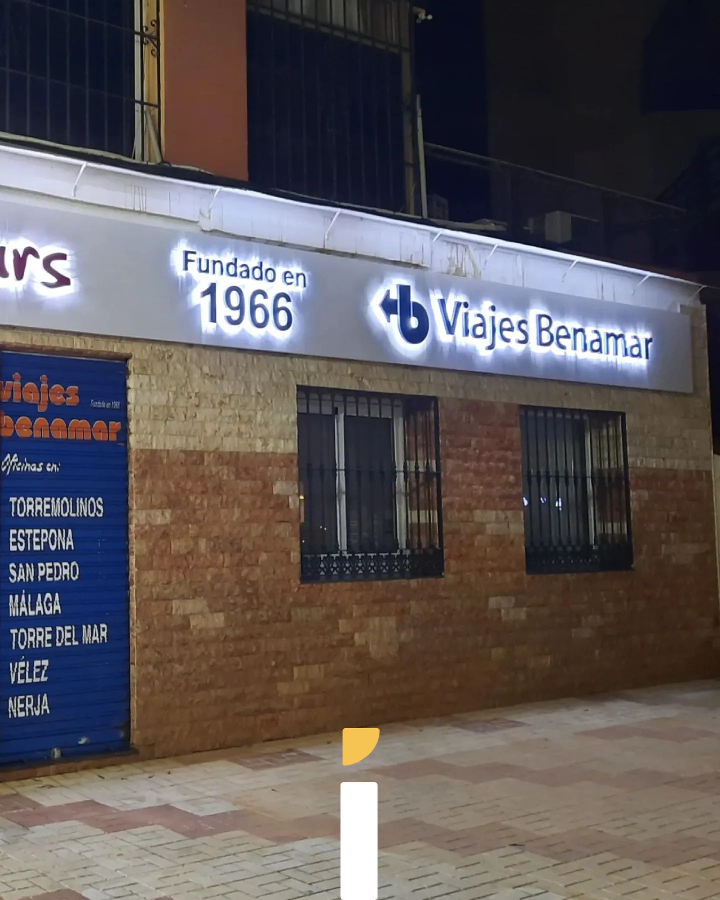 Viajes Benamar rótulo exterior luminoso LED - Indagrafic Málaga