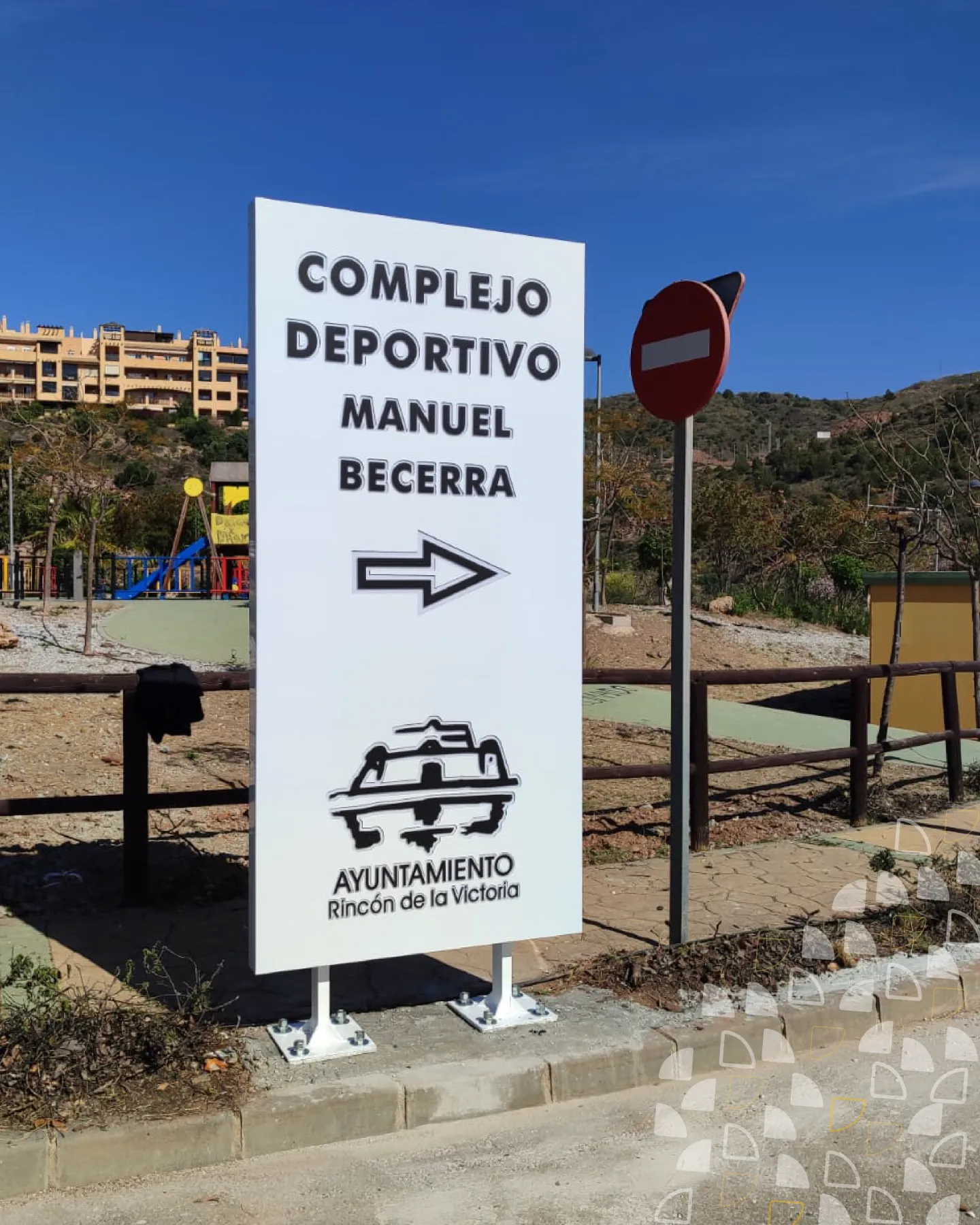 Señalética bienvenida Rincón de la Victoria letras corpóreas - Indagrafic
