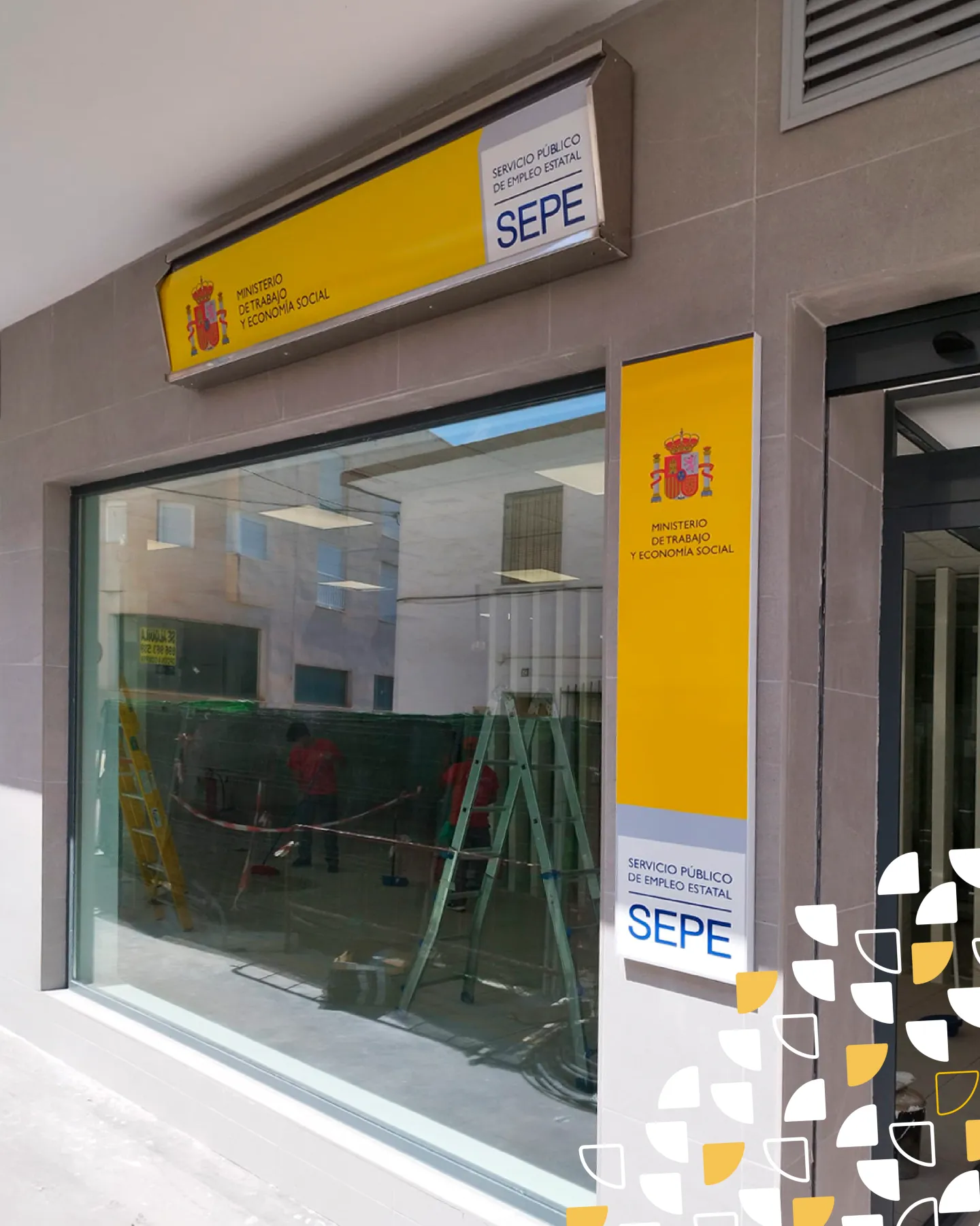 Señalización Oficina de Empleo orientación acceso imagen corporativa - Indagrafic