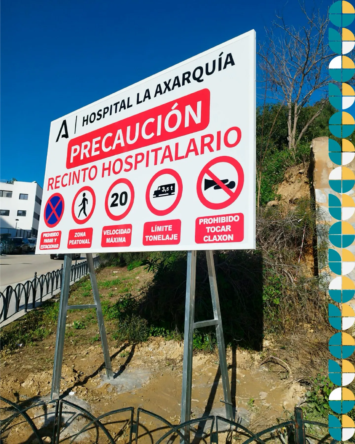 Valla informativa gran formato Hospital La Axarquía señalización - Indagrafic