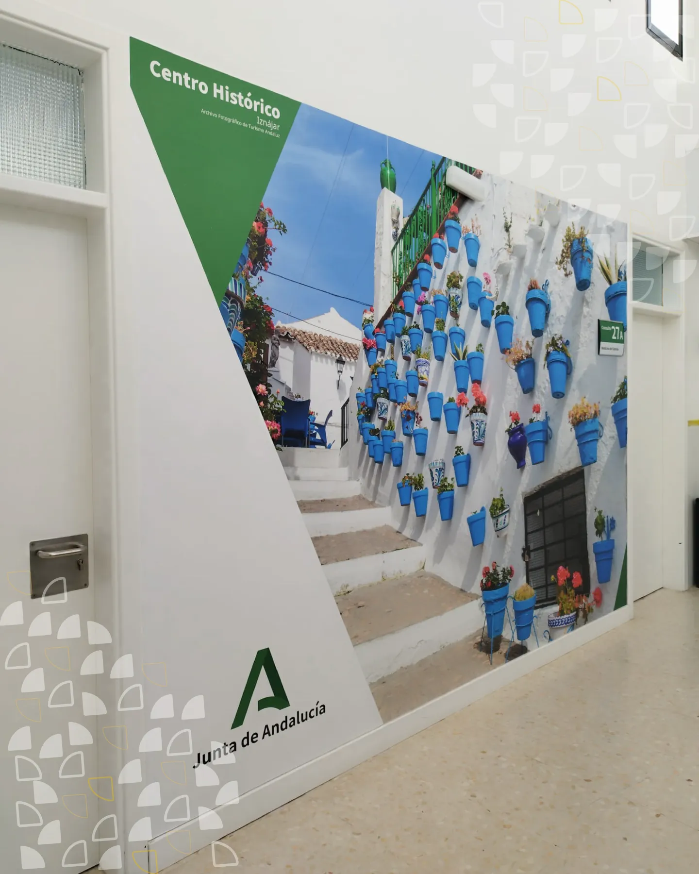 Vinilos decorativos centros de salud Málaga - Indagrafic