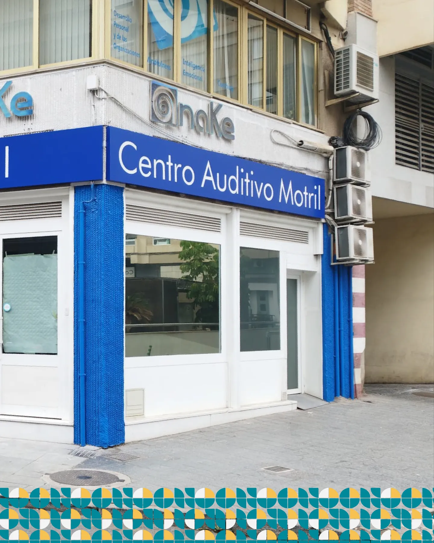 Rótulo de composite calado de la rotulación en Motril del Centro Auditivo