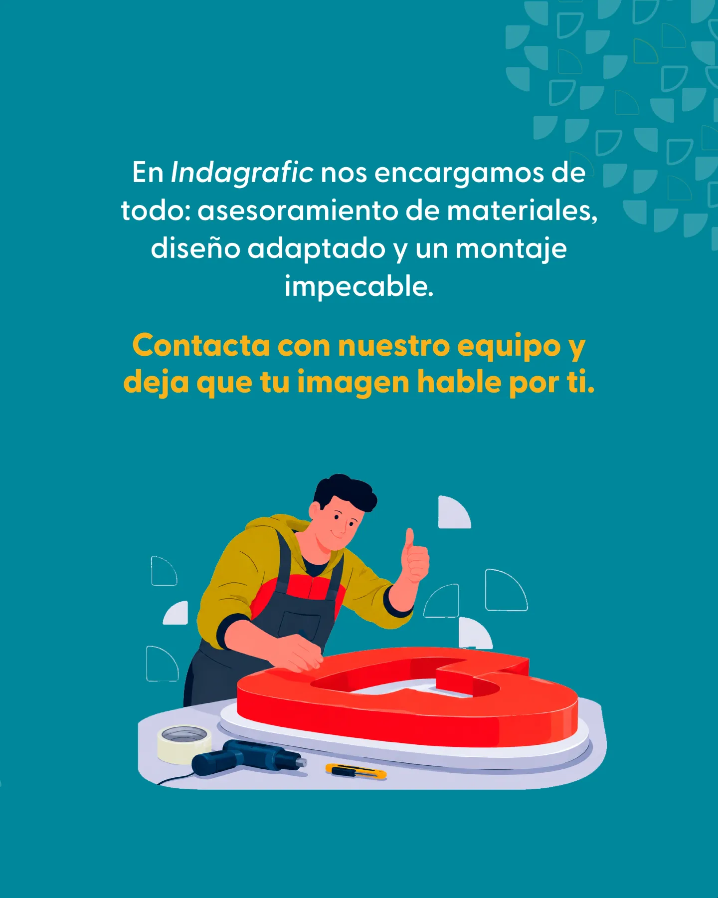 Profesional de Indagrafic dando el visto bueno a un rótulo comercial de letras corpóreas
